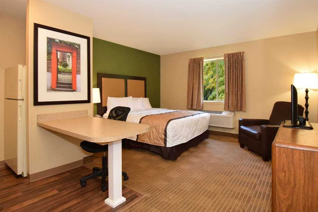 Suburban East Hotel